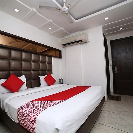Oyo 11150 Hotel Jmd Rooms Ню Делхи Екстериор снимка