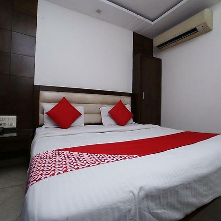 Oyo 11150 Hotel Jmd Rooms Ню Делхи Екстериор снимка
