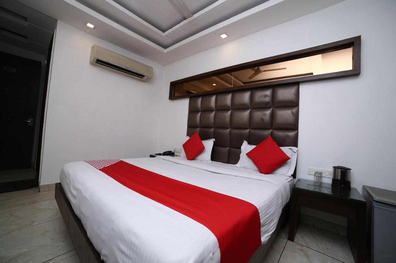Oyo 11150 Hotel Jmd Rooms Ню Делхи Екстериор снимка