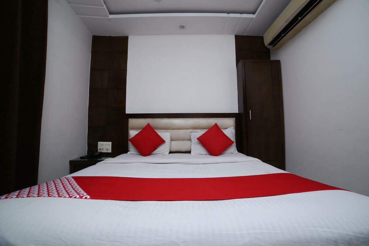 Oyo 11150 Hotel Jmd Rooms Ню Делхи Екстериор снимка